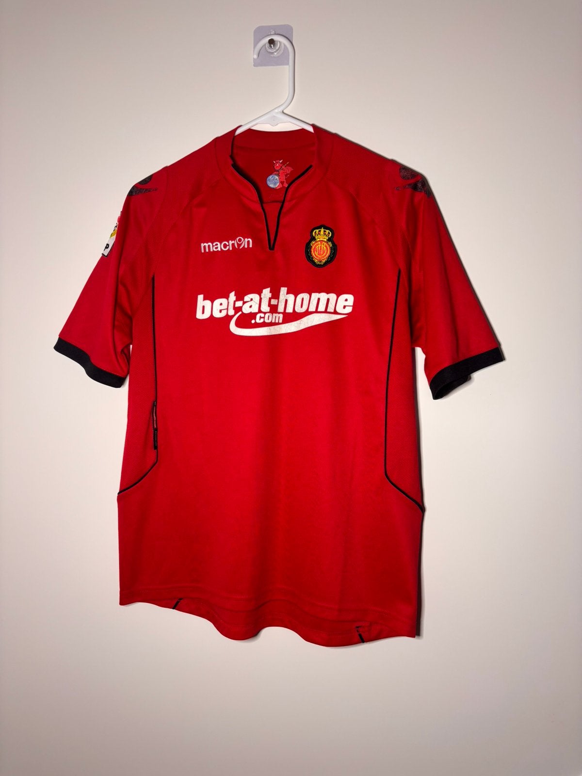 RCD Mallorca Voetbalshirt 2011/2012 Macron - Maat S, Verzenden, Zo goed als nieuw, Buitenlandse clubs, Shirt