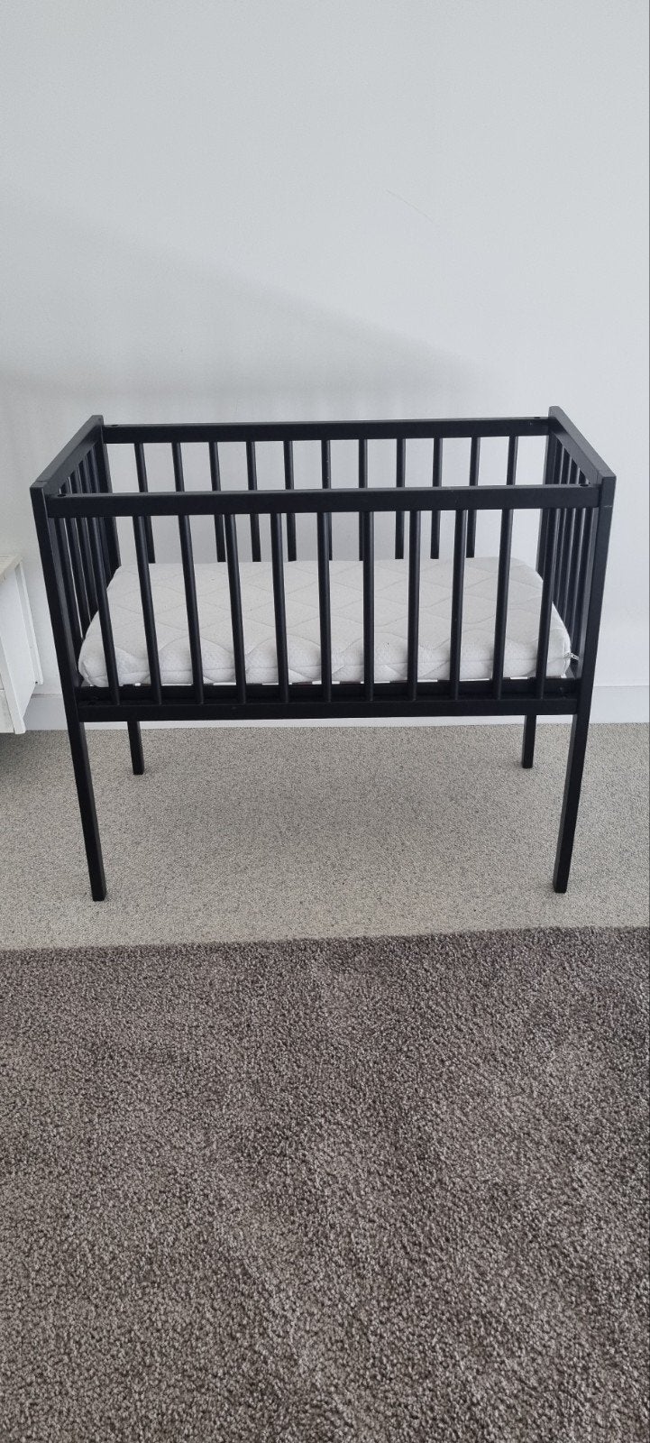 Zwart wiegje 84x44 cm met matrasje, Kinderen en Baby's, Babywiegjes en Ledikanten, Ophalen, Gebruikt, Wieg