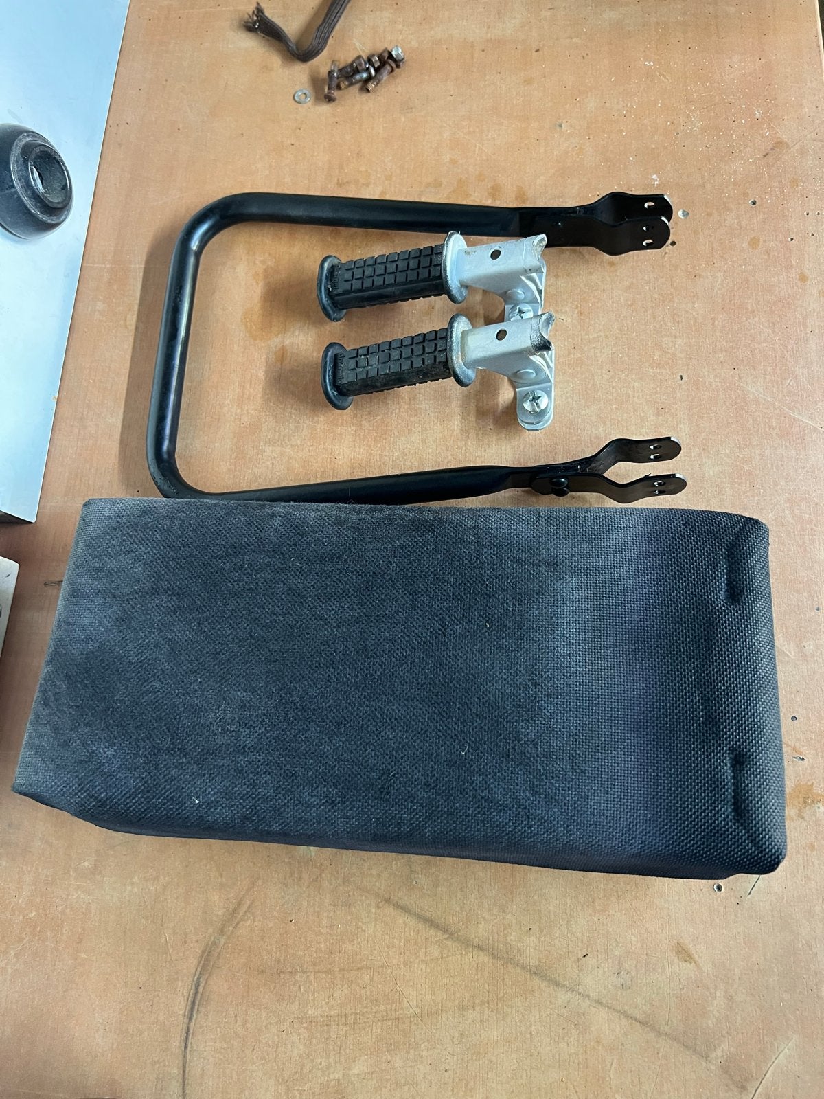 Fietsstoeltje accessoires: beugel, voetsteuntjes en kussen, Achterzitje, 9 t/m 18 kg, Ophalen of Verzenden, Gebruikt