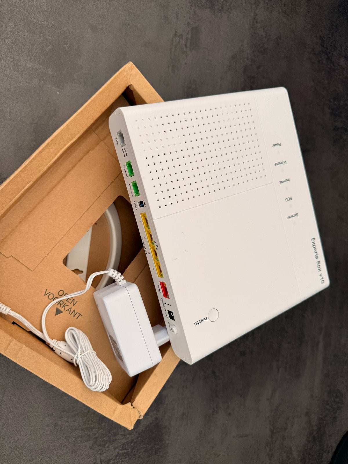 KPN Experia Box v10 Modem/Router, Computers en Software, Ophalen of Verzenden, Zo goed als nieuw, Router met modem