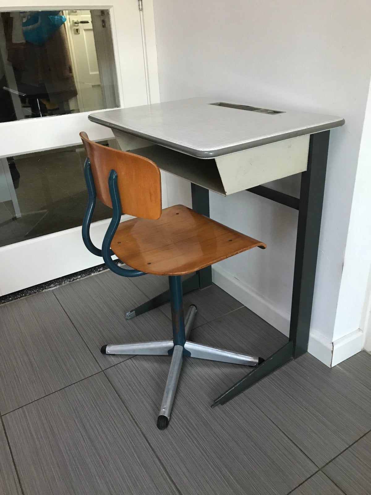 Schoolbureau antiek, Ophalen, Gebruikt, Tafel(s) en Stoel(en)