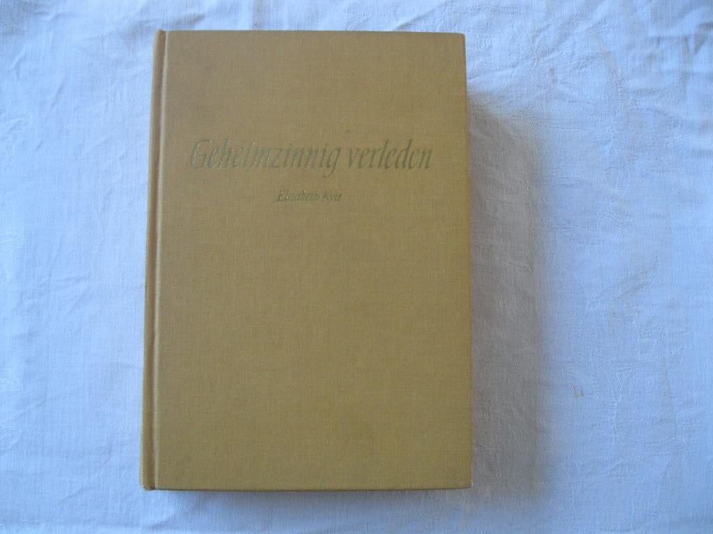 roman: Geheimzinnig verleden, Elisabeth Kyle, Boeken, Romans, Ophalen of Verzenden, Gelezen, Elisabeth Kyle, Nederland