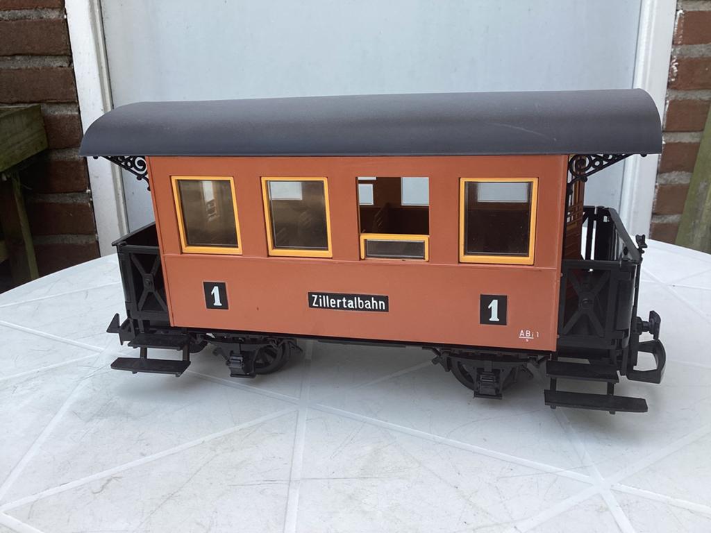 LGB 3007 zillertalbahn 1ste klas rijtuig lichtbruin zgan, Gelijkstroom, Wagon, Ophalen of Verzenden, Zo goed als nieuw