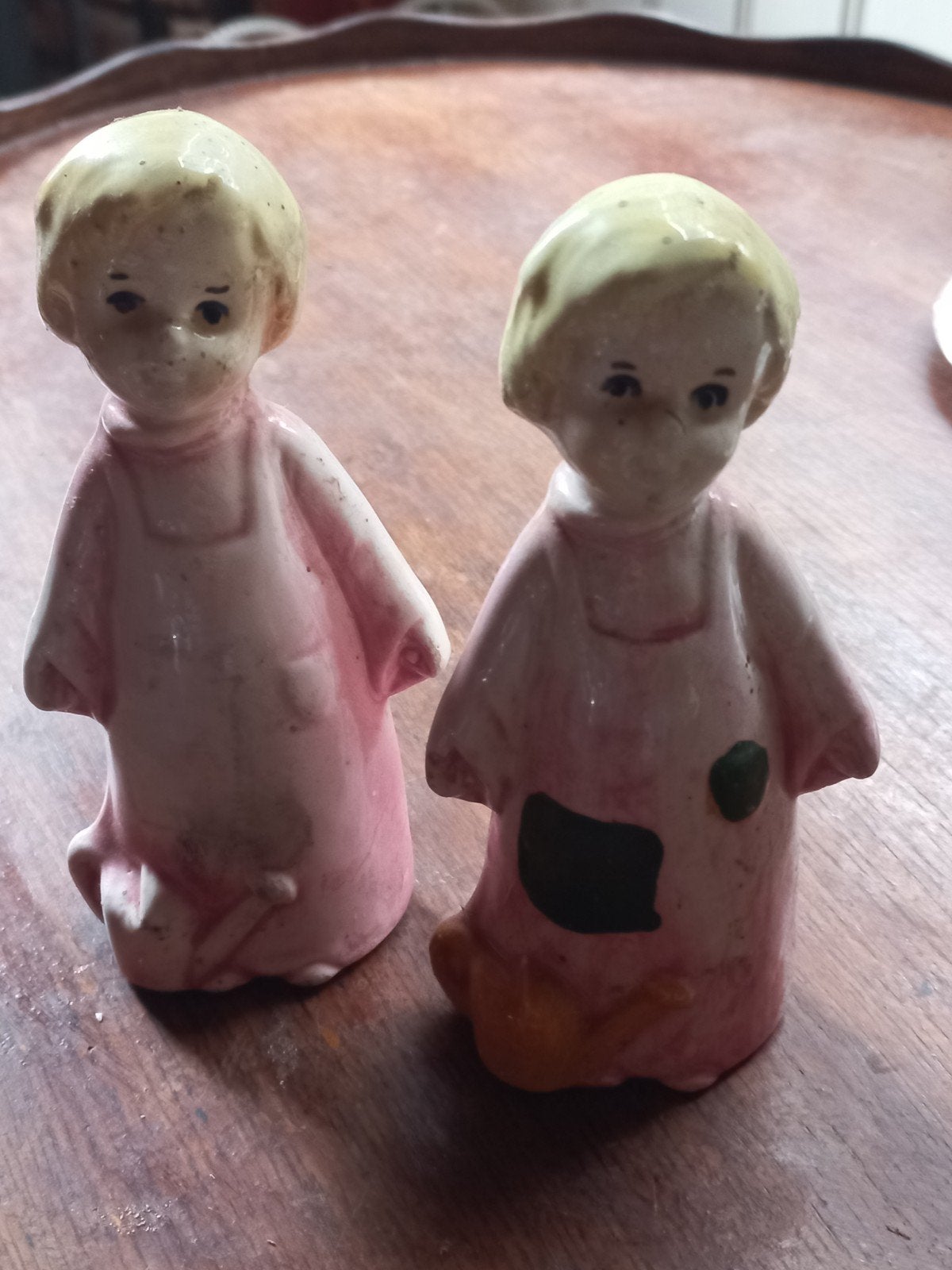 2 Capodimonte beeldjes: meisjes met gieter, zeer goede staat, Ophalen of Verzenden