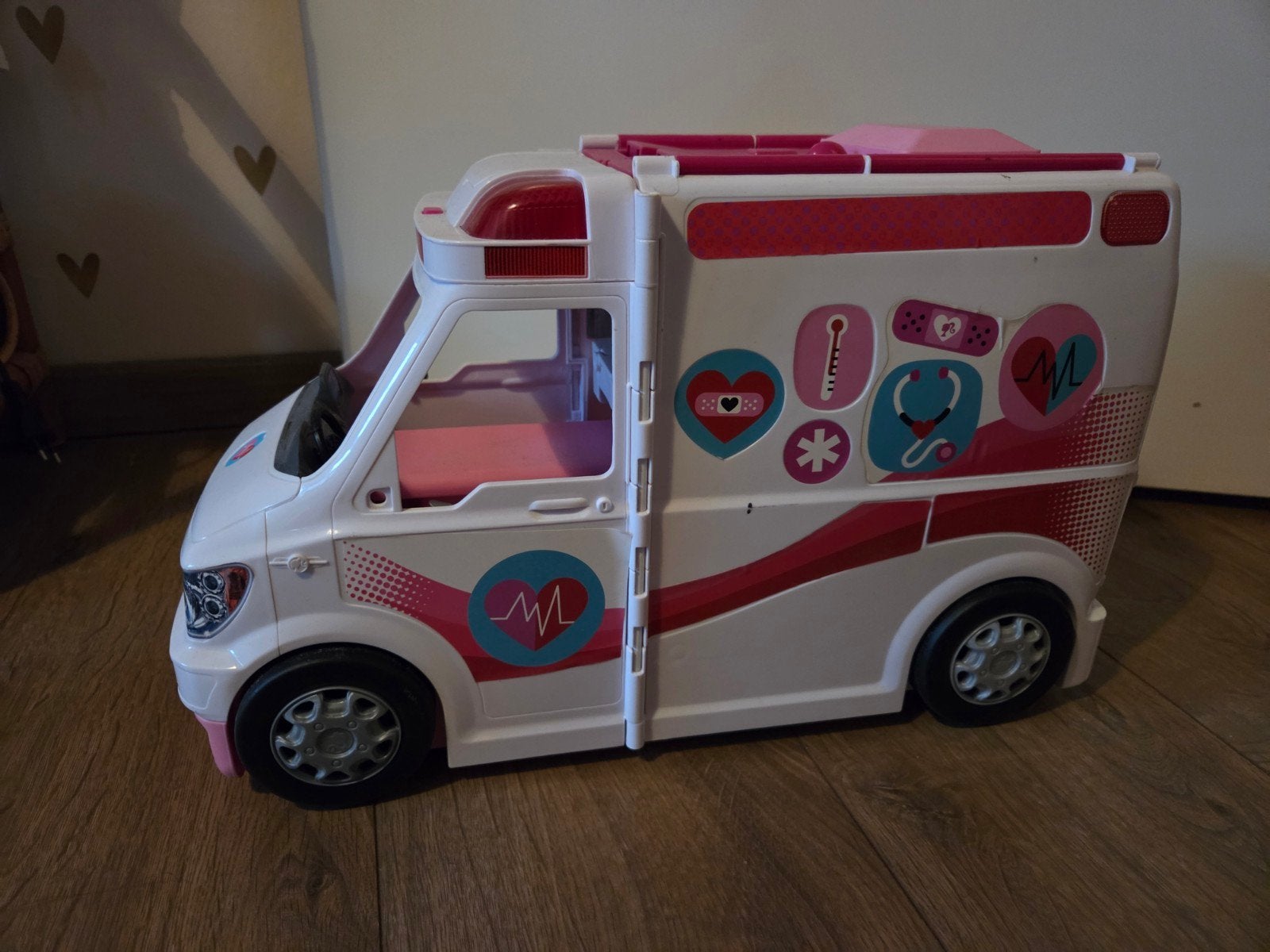 Barbie ambulance, Ophalen