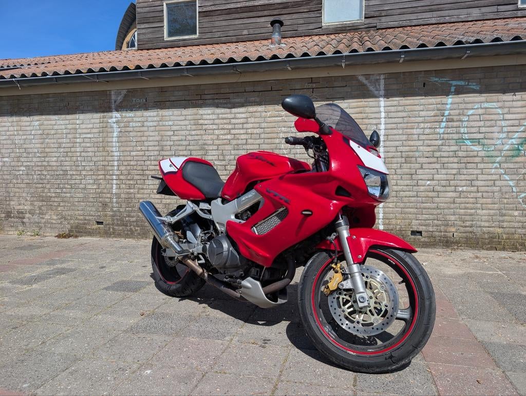 Honda VTR1000F 110 PK V-twin met lichte schade op de tank, Motoren, Motoren | Honda, 2 cilinders, Motorrijbewijs A, Gebruikt, Super Sport