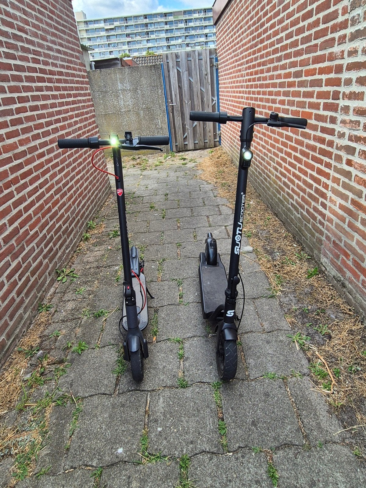 2x E Steps in zeer goede staat voor €300, Fietsen en Brommers, Steps, Ophalen, Gebruikt, Elektrische step (E-scooter)