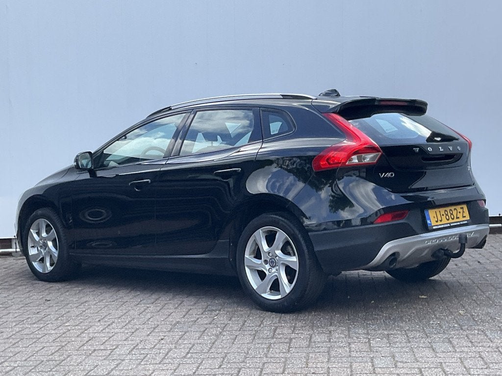 Volvo V40 Cross Country 2.0 T3 Nordic+ Trekhaak Nav/Cruise S, Auto's, Volvo, Gebruikt, Euro 6, 4 cilinders, Zwart