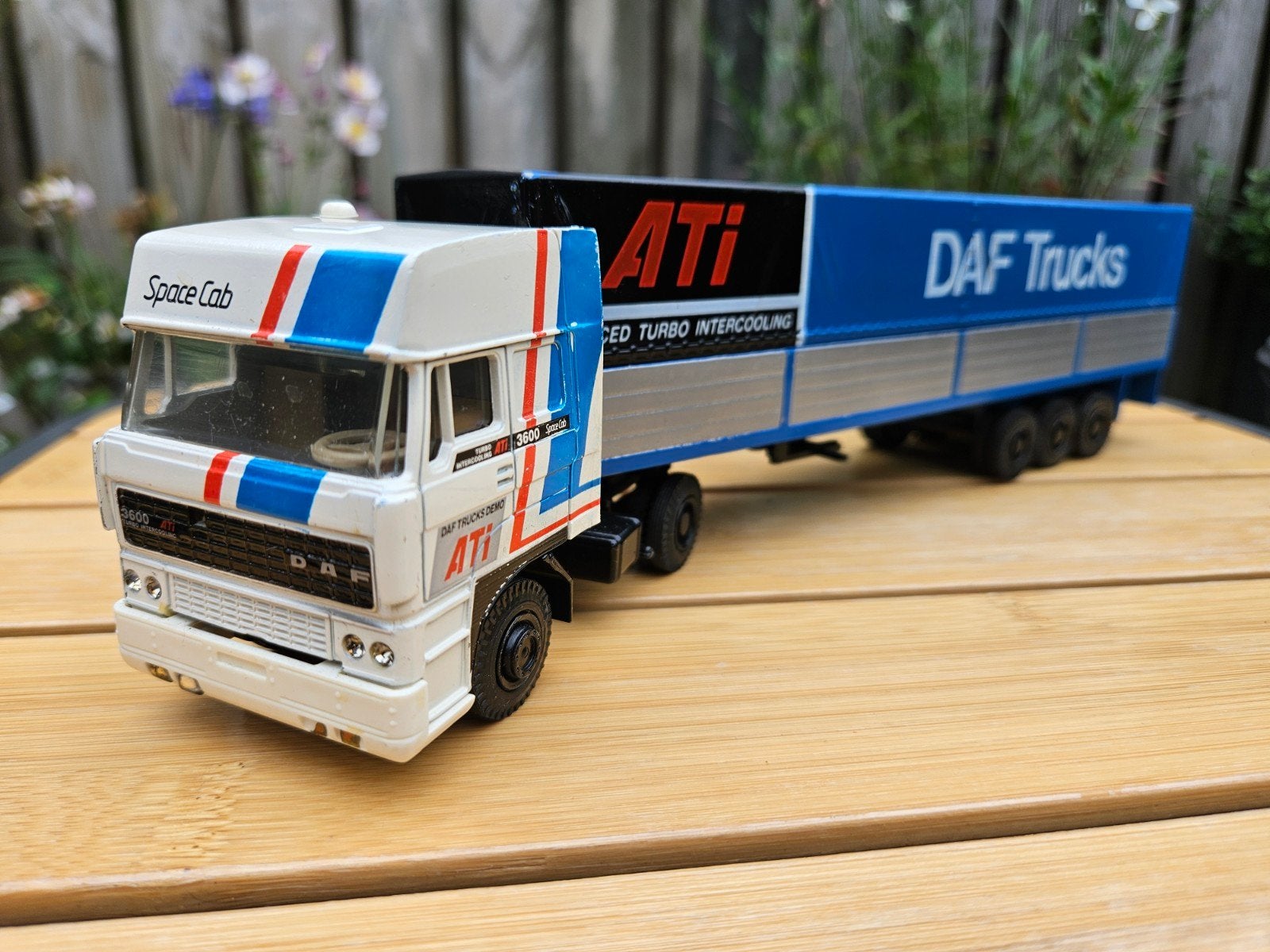 Lioncar DAF 3600 Spacecab ATI trailer 1:50, Ophalen of Verzenden, Zo goed als nieuw, Bus of Vrachtwagen, Lion Toys