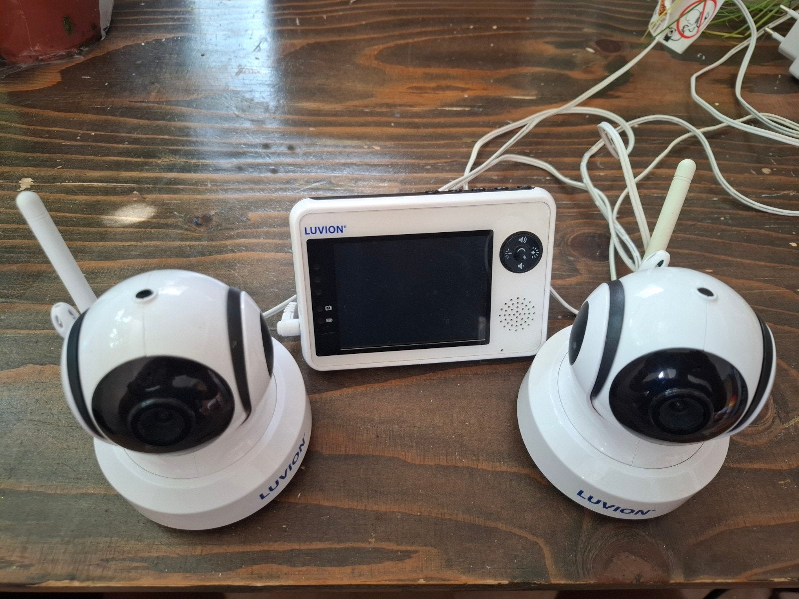 Luvion Essential Babyfoon met 2 camera's, Ophalen of Verzenden, Gebruikt, 250 meter of meer, Camera