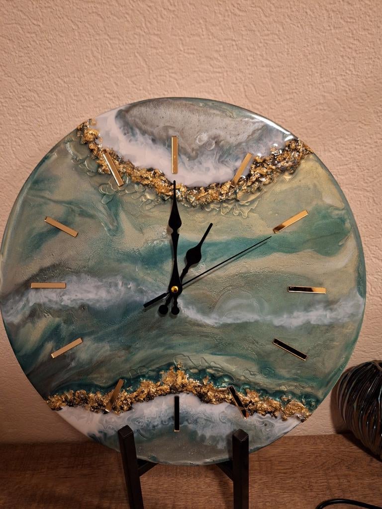 Handgemaakte epoxy wandklok – uniek design, Ophalen of Verzenden, Nieuw, Wandklok