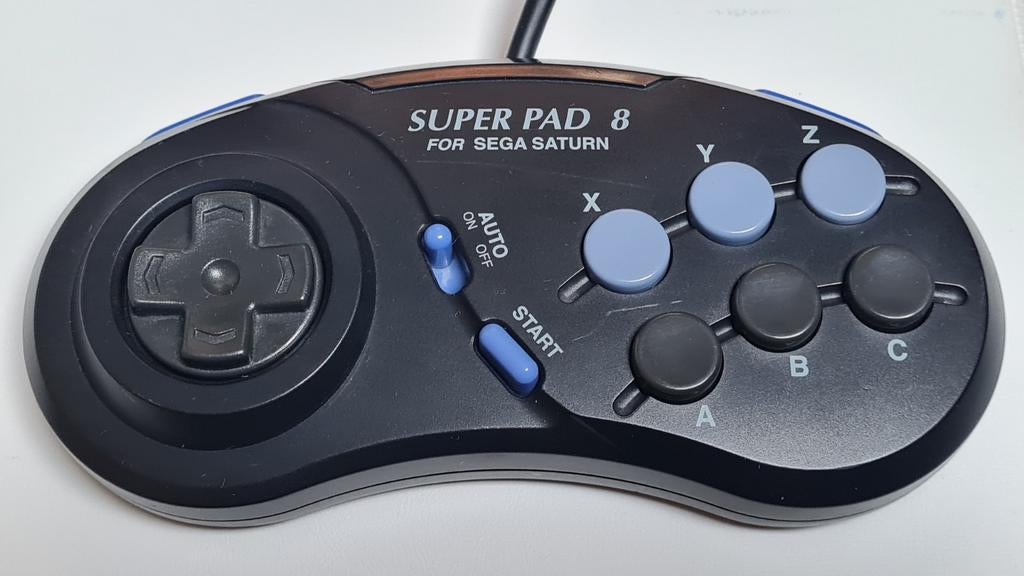 Super Pad 8 for Sega Saturn controller, Spelcomputers en Games, Spelcomputers | Sega, Zo goed als nieuw, Saturn of Dreamcast, Met 1 controller