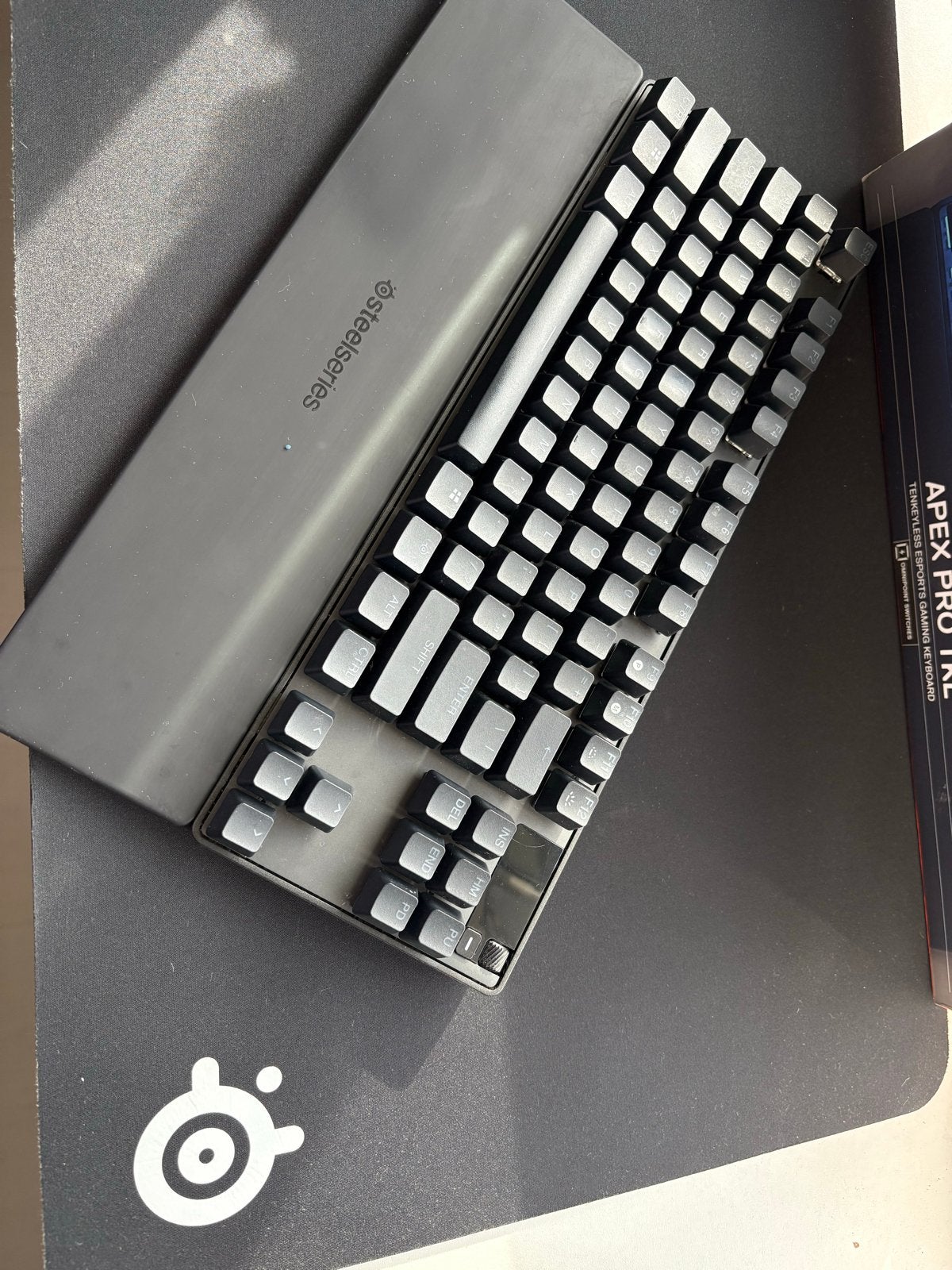 Steelseries Apex Pro TKL 2023 Gaming Toetsenbord + muismat, Computers en Software, Toetsenborden, Ophalen, Gaming toetsenbord