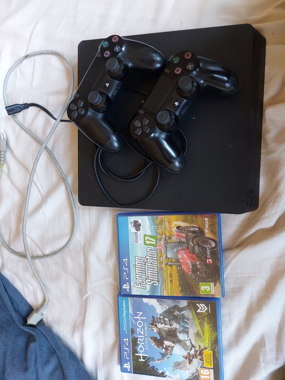 PlayStation 4 500 GB met 2 controllers, 2 games en kabels, Met 2 controllers, Ophalen of Verzenden, Zo goed als nieuw, Original