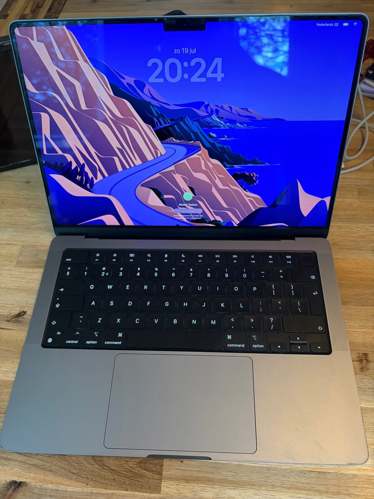 MacBook Pro 14 inch (2021) M1 Pro met Tech21 hoes en 70W ada, Computers en Software, Apple Macbooks, Qwerty, Overige groottes