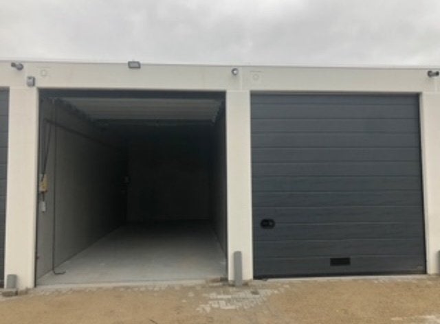 XXL Garagebox / Opslagruimte te huur in Hellevoetsluis, Zuid-Holland