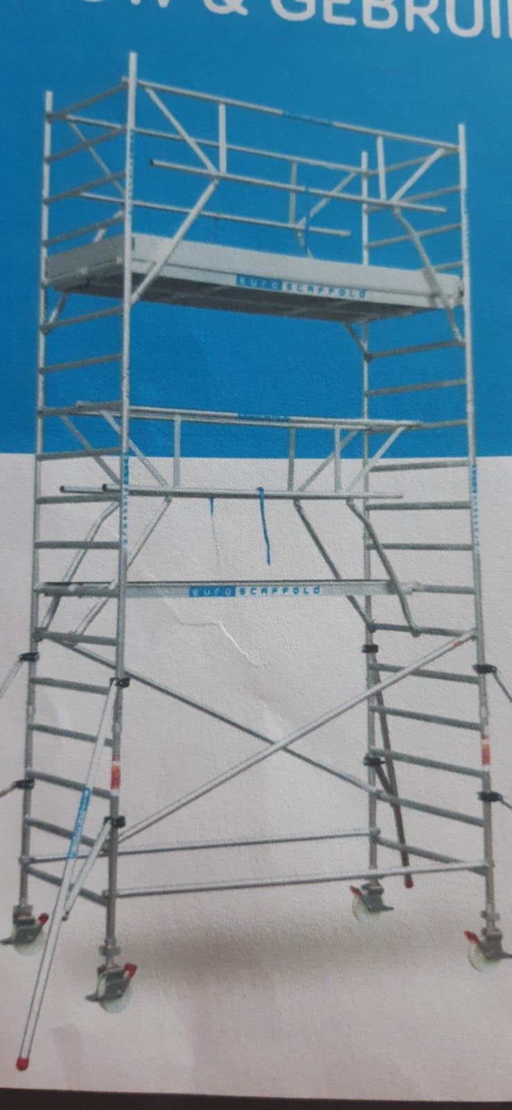 Te  huur compacte aluminium rolsteiger werkhoogte 7 meter, Doe-het-zelf en Verbouw, Ophalen, Zo goed als nieuw, Rolsteiger of Kamersteiger
