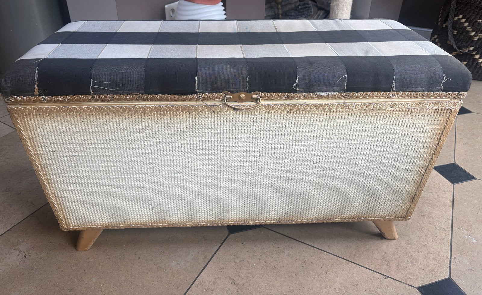 Loyd Loom vintage  opbergkist / bankje met rieten bekleding, Huis en Inrichting, Ophalen, Gebruikt, 100 tot 150 cm, 75 tot 100 cm
