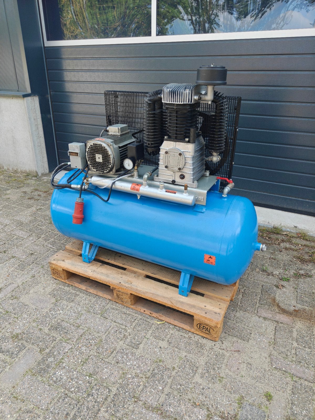 Zuiger compressor 380v 600L/min, Doe-het-zelf en Verbouw, Compressors, Ophalen, Gebruikt, 400 tot 800 liter/min, 6 tot 10 bar