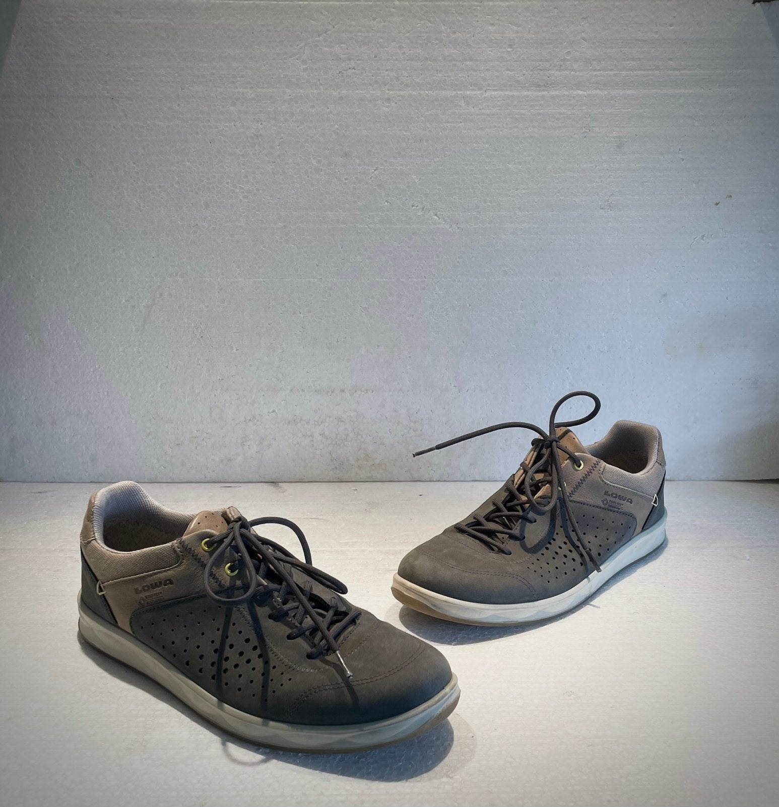 Lowa GTX GoreTex wandel schoenen / sneakers 41 UK 7, Ophalen of Verzenden, Zo goed als nieuw, Schoenen