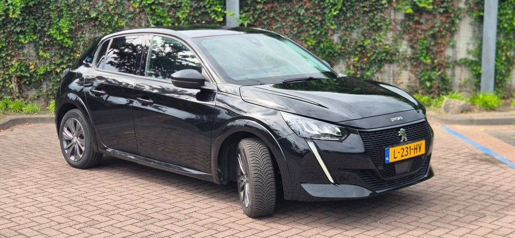 Peugeot E-208 EV Allure Pack | 11 KW 3 FASE LADEN | WARMTEPO, Auto's, Peugeot, 136 pk, Gebruikt, Leder en Stof, Zwart