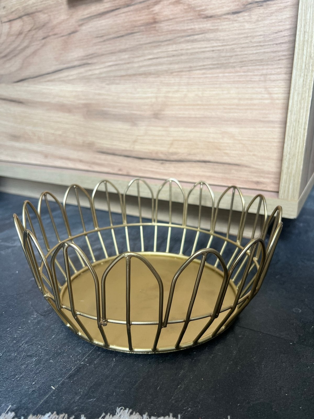 Gouden metalen schaal - decoratieve fruitschaal, Huis en Inrichting, Schaal, Verzenden, Rond, Zo goed als nieuw