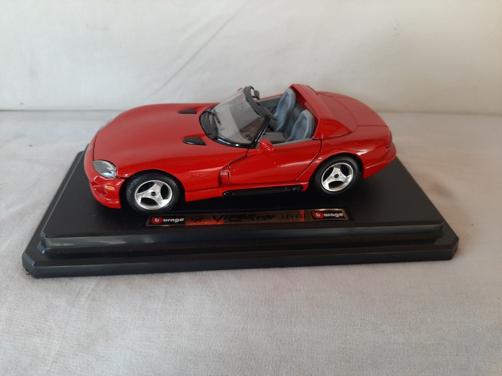 Dodge Viper RT/10 Merk Bburago modelauto 1:24 Italië izgst., Ophalen of Verzenden, Zo goed als nieuw, Auto, Bburago