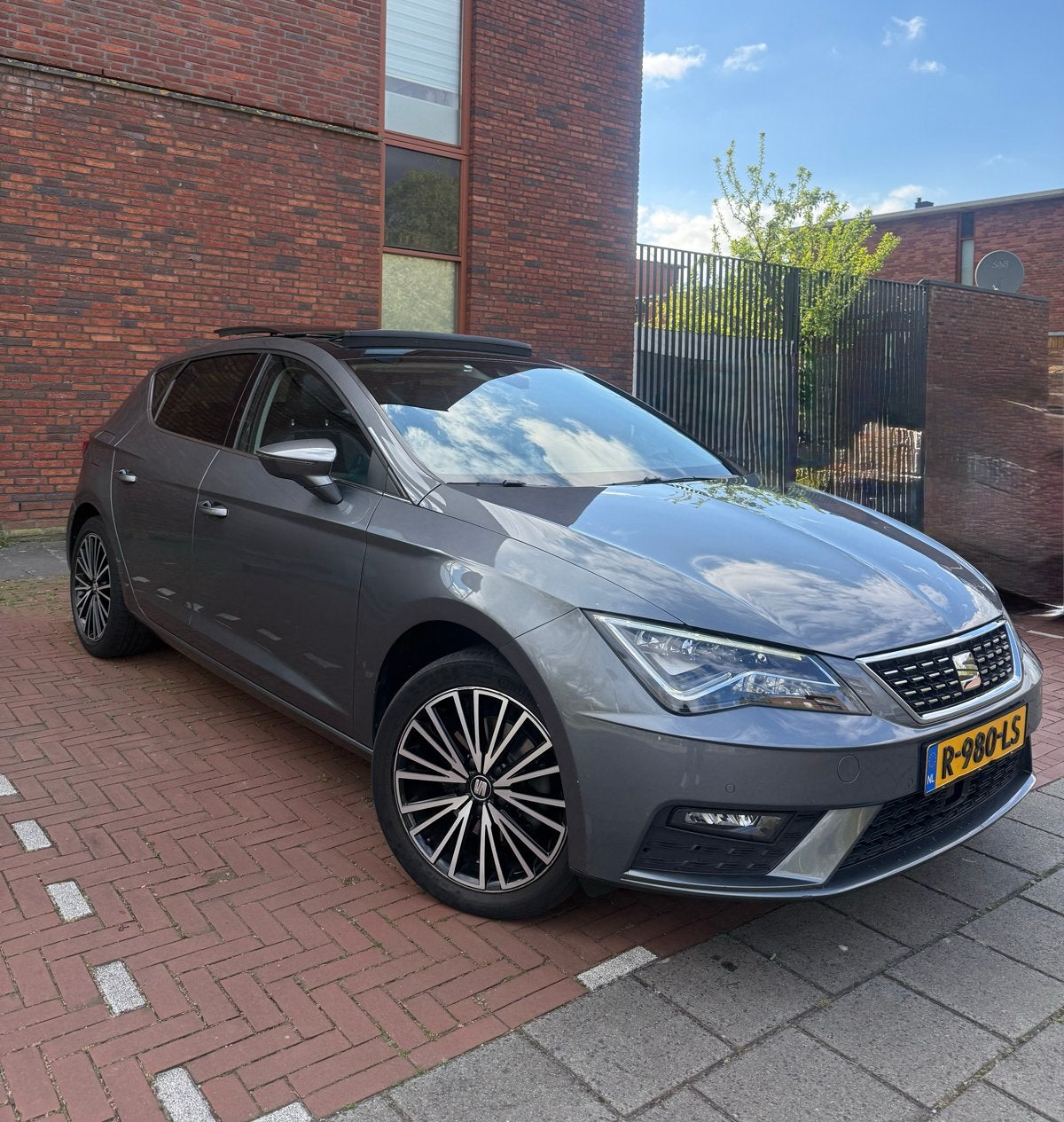 Seat Leon 1.4 TSI | PANO | VIRTUEEL | SFEER | CARPLAY, Auto's, Zwart, 4 cilinders, 150 pk, Leon