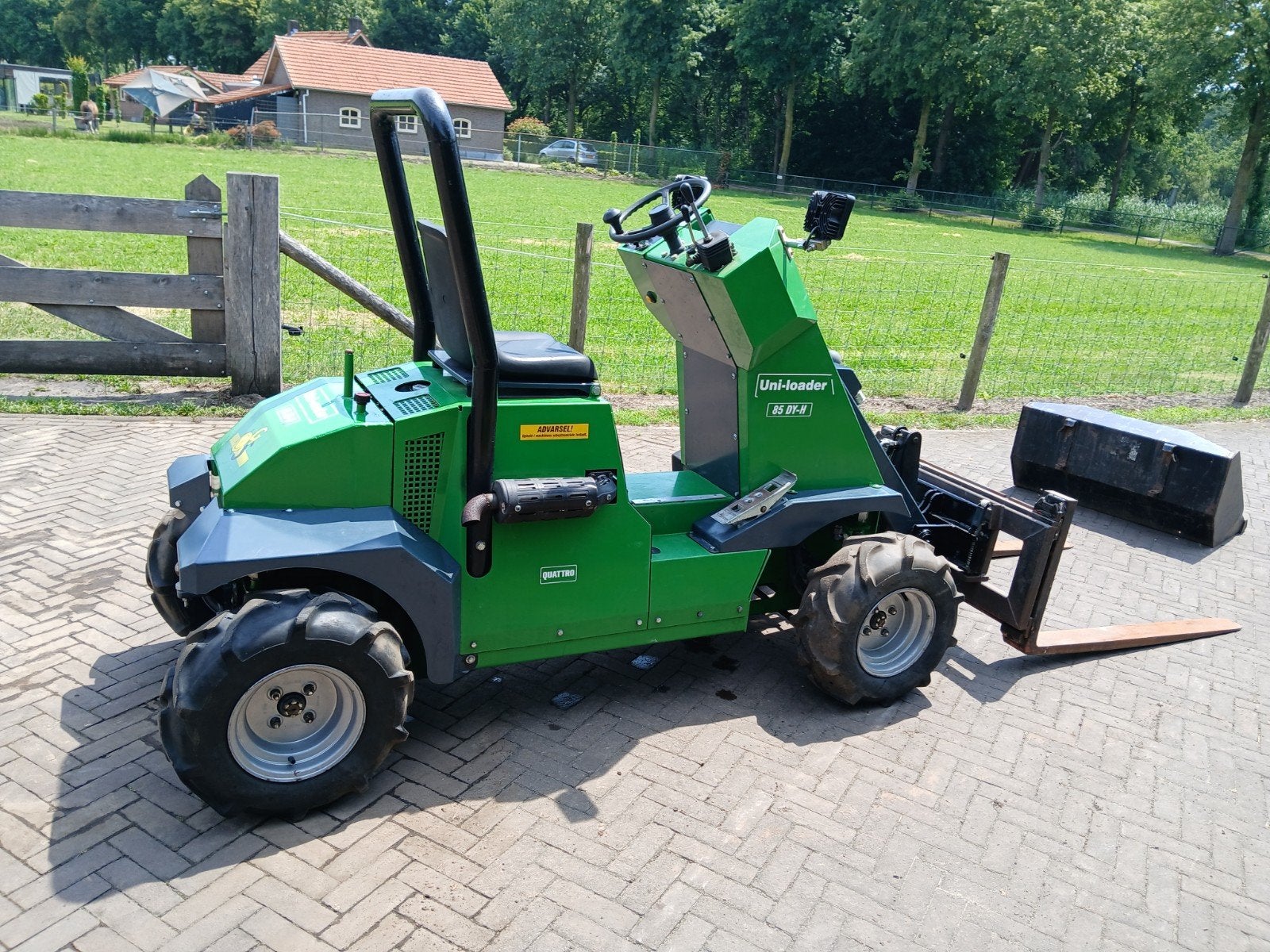 Uni / mini loader 85 DT-H met voorlader en toebehoren, Ophalen