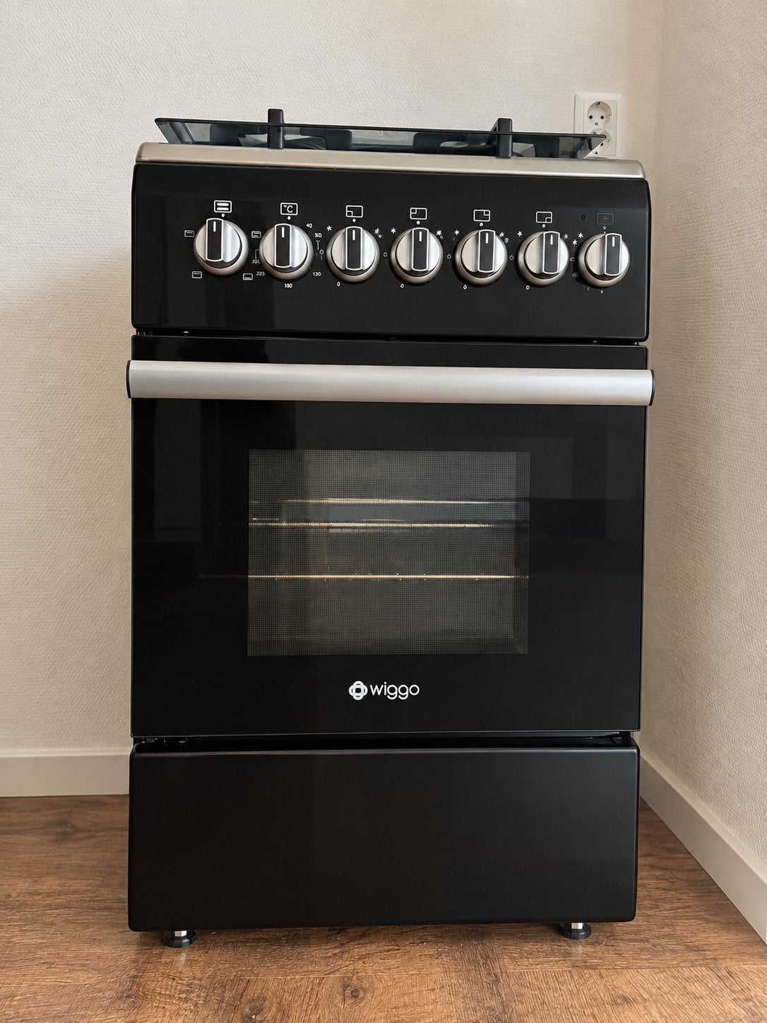 Gasfornuis met oven en tv meubel, Ophalen, 100 tot 150 cm, 50 tot 100 cm, Zo goed als nieuw