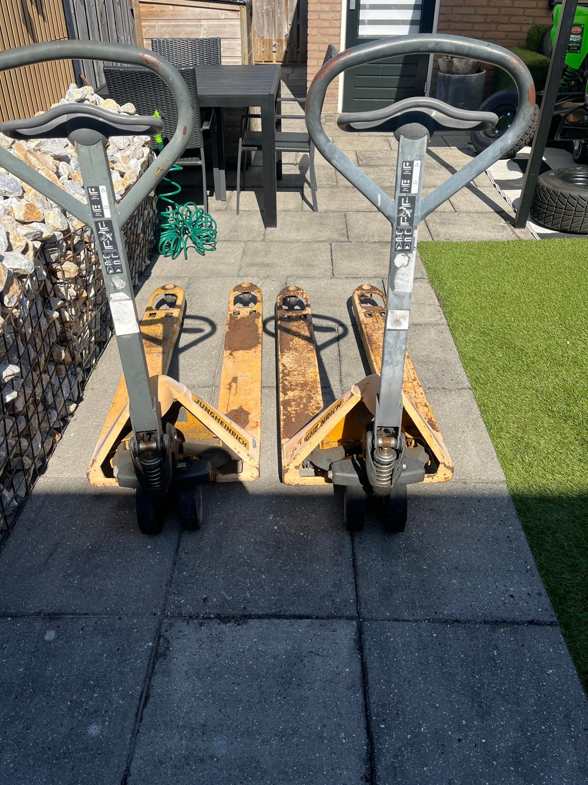 Jungheinrich Palletwagens (2 stuks), 100 liter of meer, Ophalen, Gebruikt, Transportkar