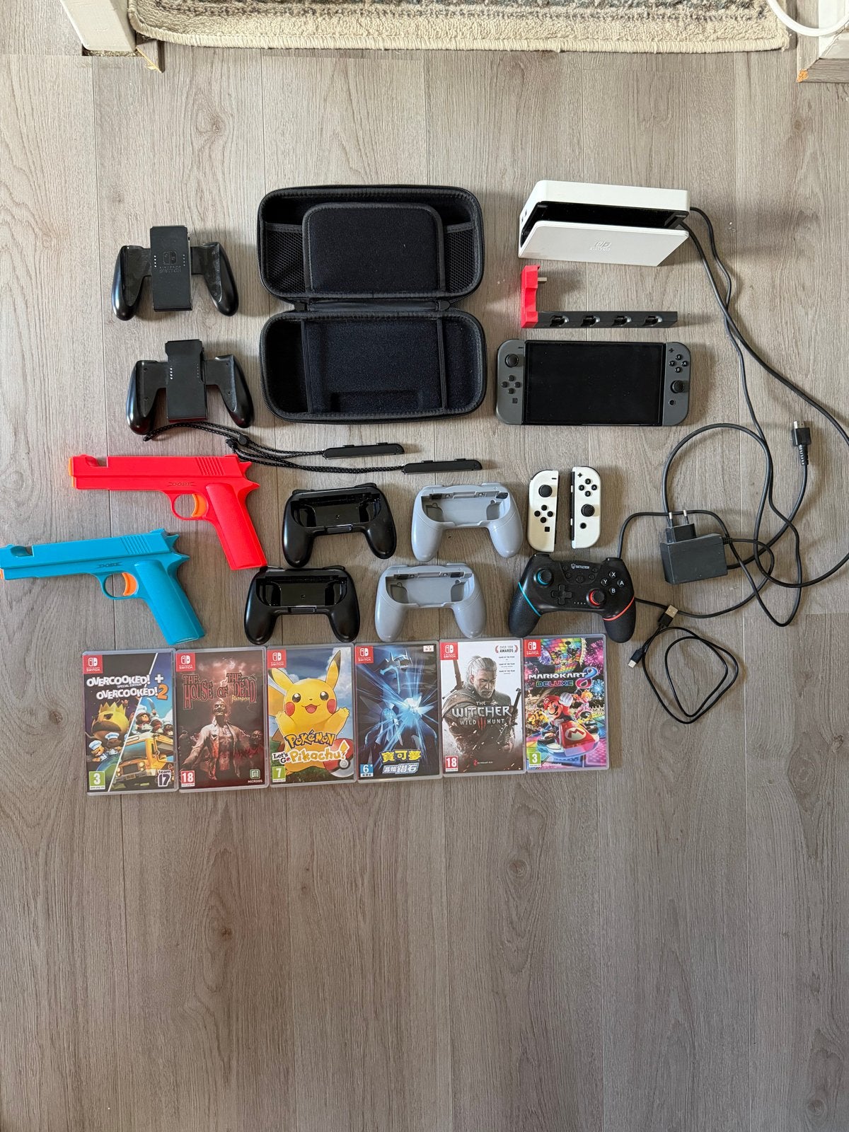 Nintendo Switch OLED met 6 games en accessoires, Met games, Met 2 controllers, Zo goed als nieuw, Switch OLED