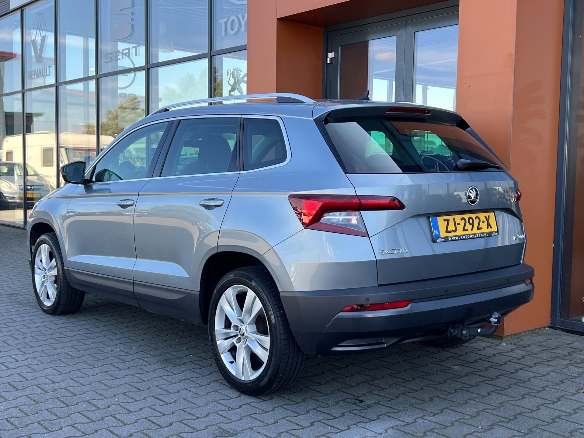 Skoda Karoq 1.0TSI|Panodak|Carplay|Camera|Trekhaak|LED|Sfeer, Auto's, Voorwielaandrijving, Euro 6, 116 pk, 19 km/l