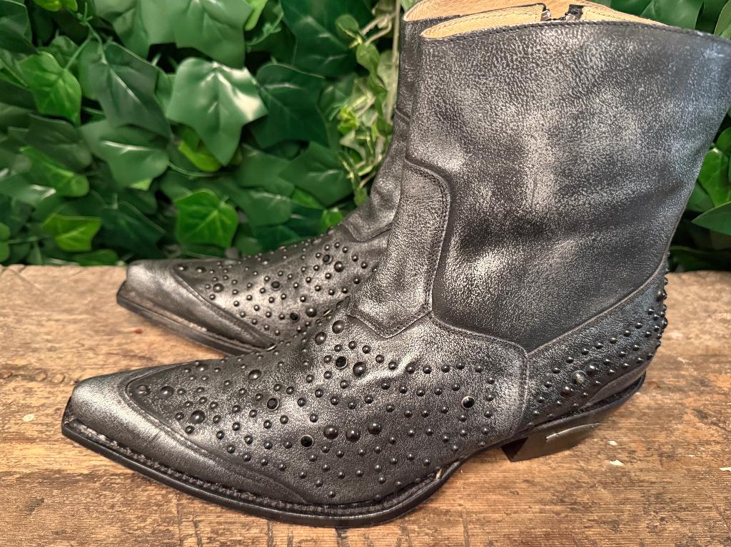 geweldig mooie aparte laarzen met studs van sendra maat 41, Sendra, Overige kleuren, Boots, Nieuw