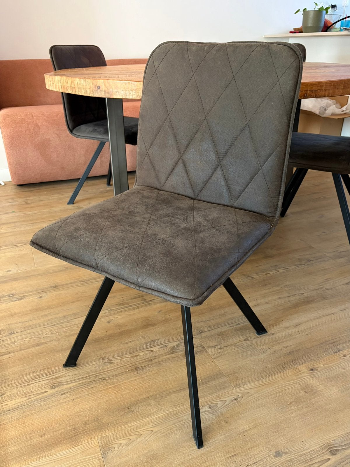 Foto 6 van Ronde mangohouten eettafel Ø150 cm + 4 eetkamerstoelen