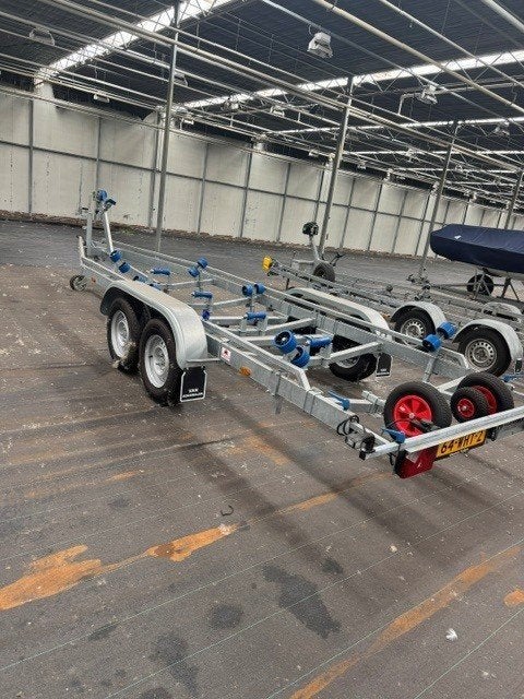 Te Koop: zo goed als nieuwe boottrailer Vlemmix, Watersport en Boten, Boottrailers, Ophalen, 1500 tot 3000 kg, Sloepentrailer