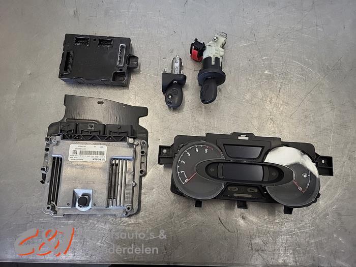 Kontaktslot + computer van een Opel Vivaro, Gebruikt, -, -, Opel