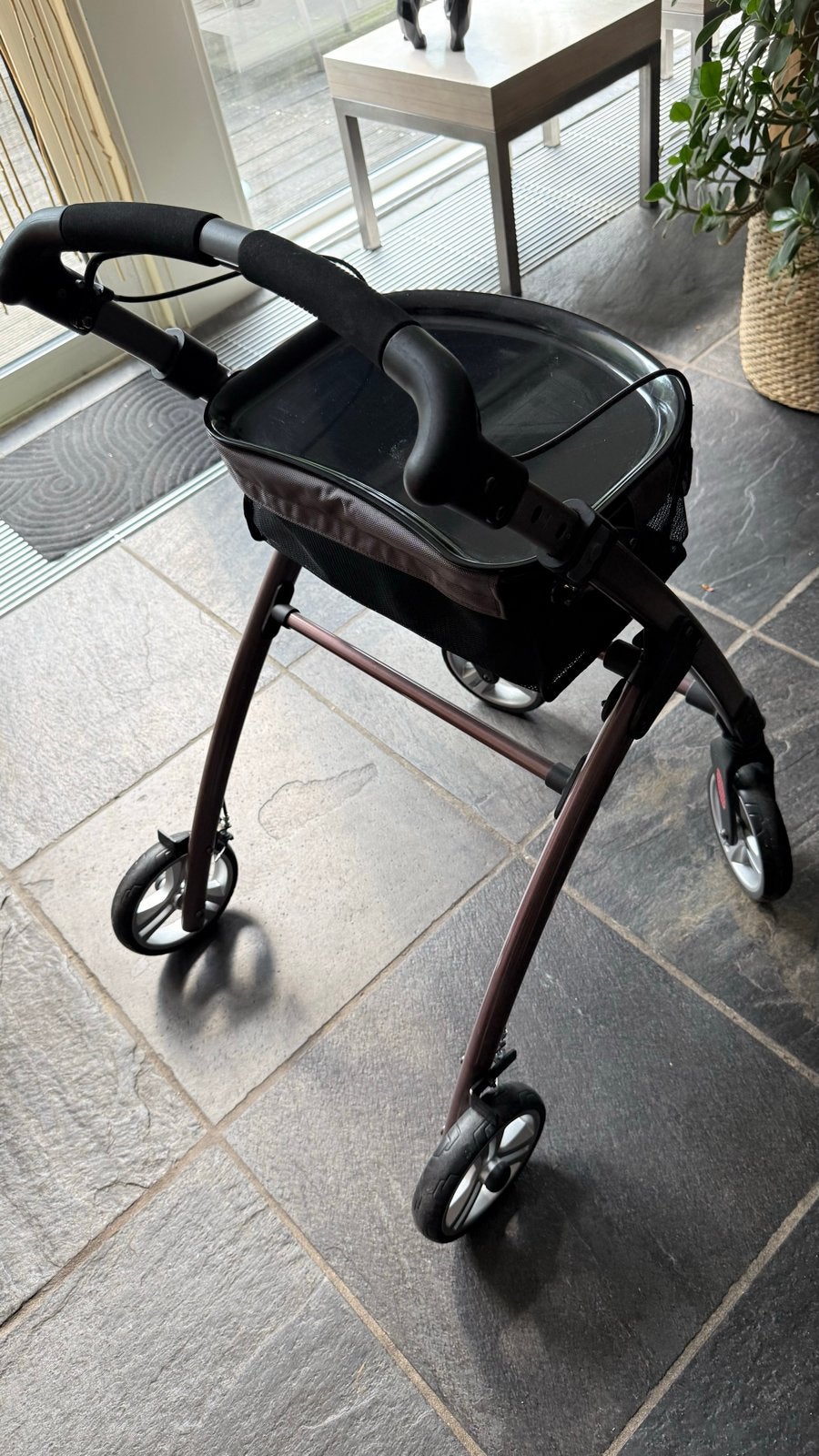Rollator lichtgewicht met dienblad voor binnenshuis., Diversen, Ophalen, Lichtgewicht, Zo goed als nieuw