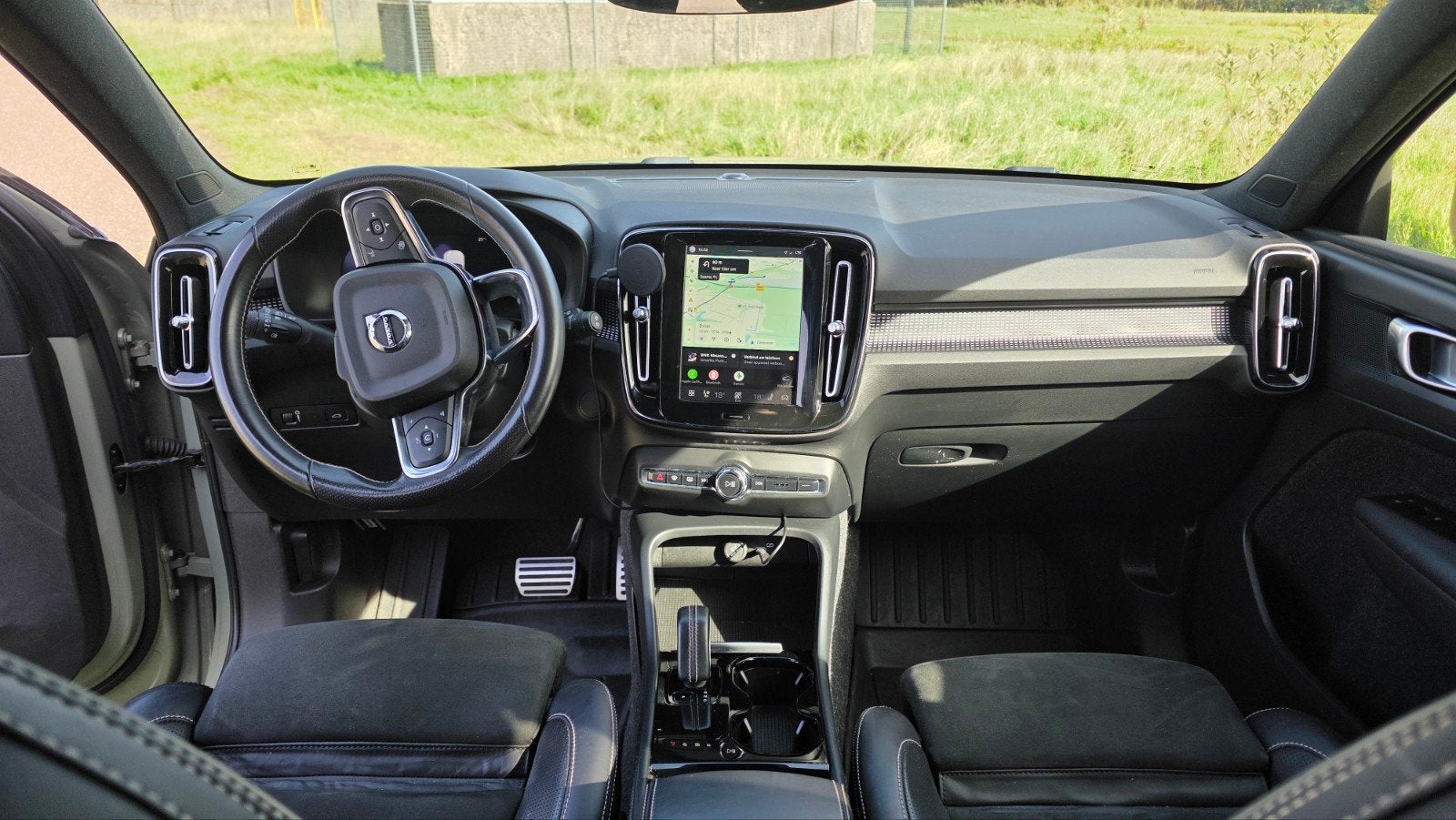 Foto 13 van volvo xc40 R-design P8 Recharge 408 pk