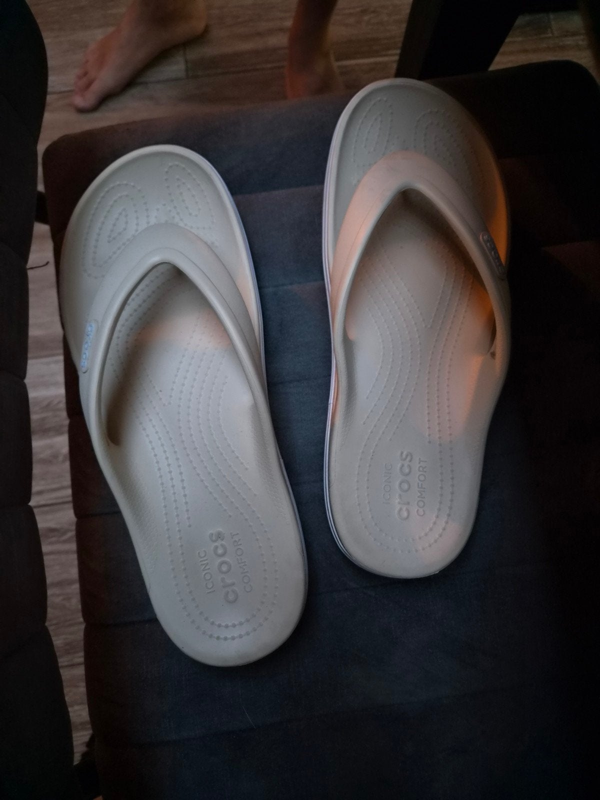 Crocs slippers maat 46/47 - Zo goed als nieuw, Slippers, Beige, Ophalen of Verzenden, Zo goed als nieuw