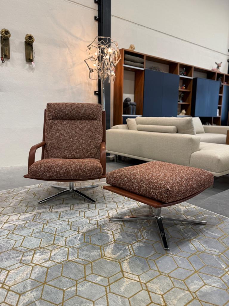 Nieuw Leolux Kudo Two Fauteuil poef state stof leer bruin