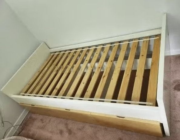Wit 1-persoonsbed, bed 3 lades houtlook-front; Ikea Brekke, 85 tot 100 cm, Gebruikt, Ophalen of Verzenden, Lattenbodem