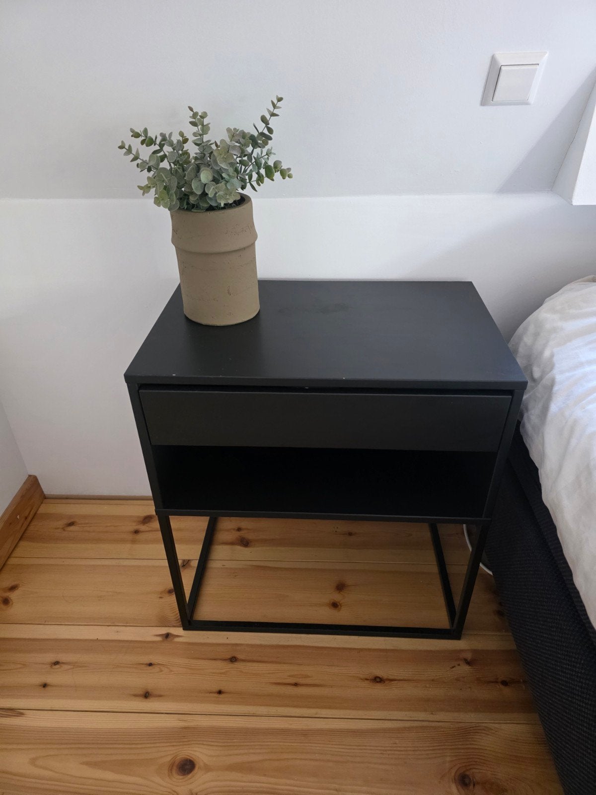 zwarte nachtkastjes ikea vikhammer 2st, Ophalen, Zo goed als nieuw, 45 tot 65 cm, 55 tot 70 cm