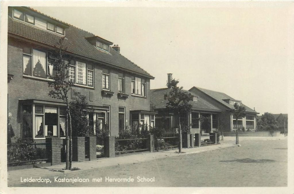 701-329-011 Leiderdorp Kastanjelaan, Verzamelen, Ansichtkaarten | Nederland, Verzenden, Voor 1920, Zuid-Holland