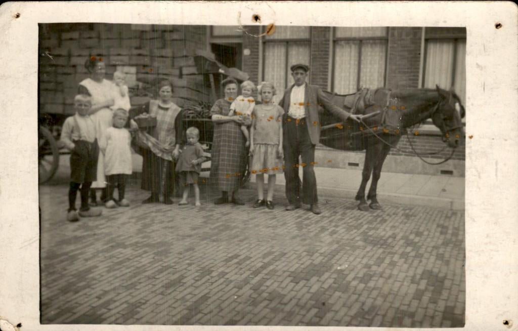 Dordrecht - Fotokaart - Kromhout Zwaanhof, Verzamelen, Ansichtkaarten | Nederland, Ongelopen, Zuid-Holland, Voor 1920, Ophalen of Verzenden