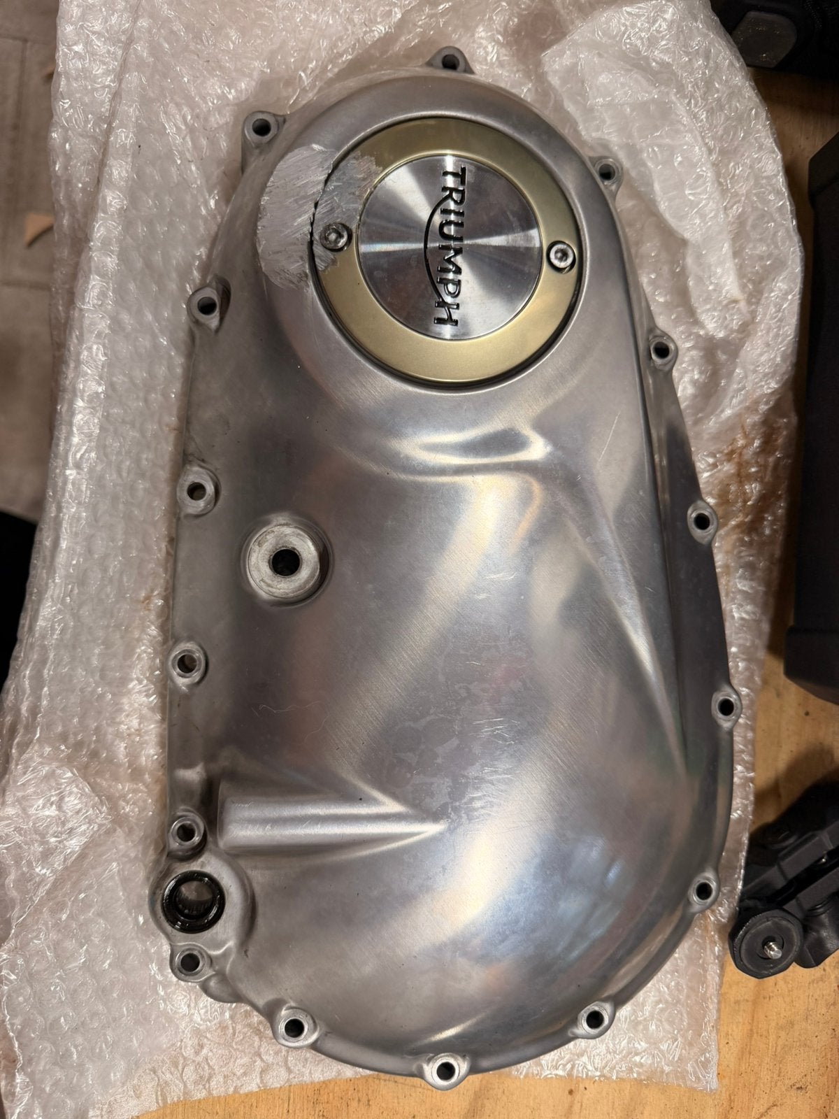 Triumph koppelingsdeksel beschadigd, Ophalen