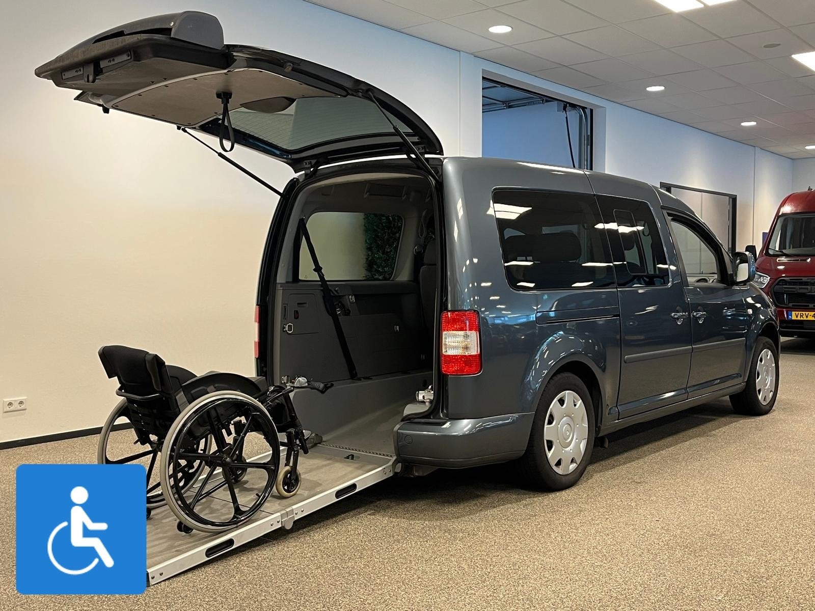 Volkswagen Caddy Maxi Rolstoelauto 5+1 incl. luchtvering, Auto's, Volkswagen, 12 maanden, Gebruikt, Grijs, 1040 kg