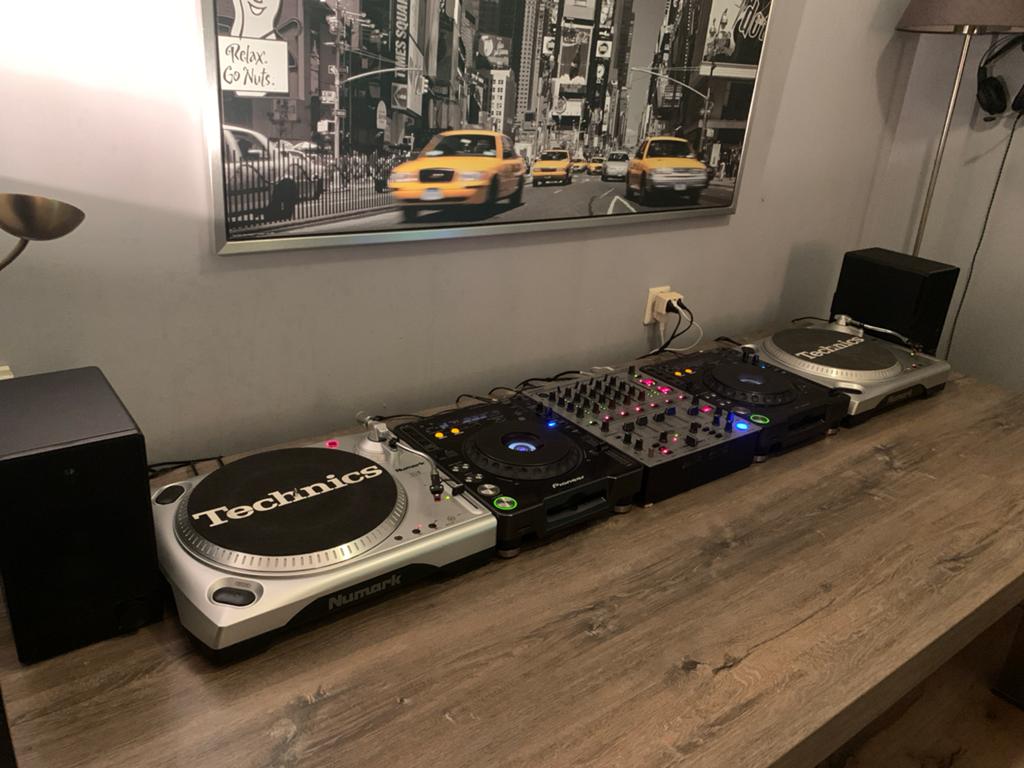 Complete DJ-set: Numark, Pioneer, Technics, Behringer, Muziek en Instrumenten, Ophalen of Verzenden, Gebruikt, Dj-set, Numark