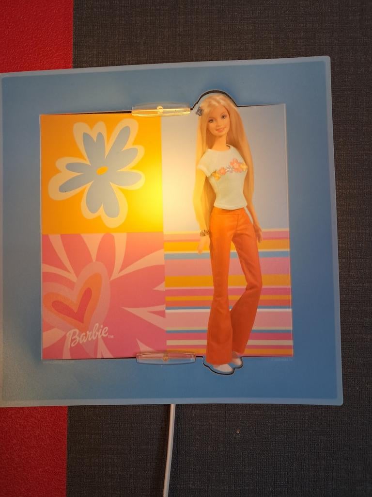 Leuke Barbie wandlamp met aan/uit schakelaar - 23x23cm, Ophalen of Verzenden, Gebruikt, Kunststof