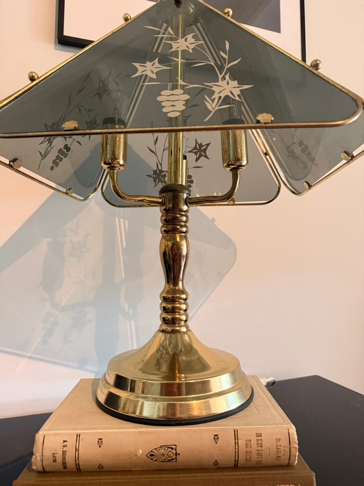 Vintage tafellamp goud met rookglas –4 glazen panelen –56 cm, Ophalen, Zo goed als nieuw, Glas